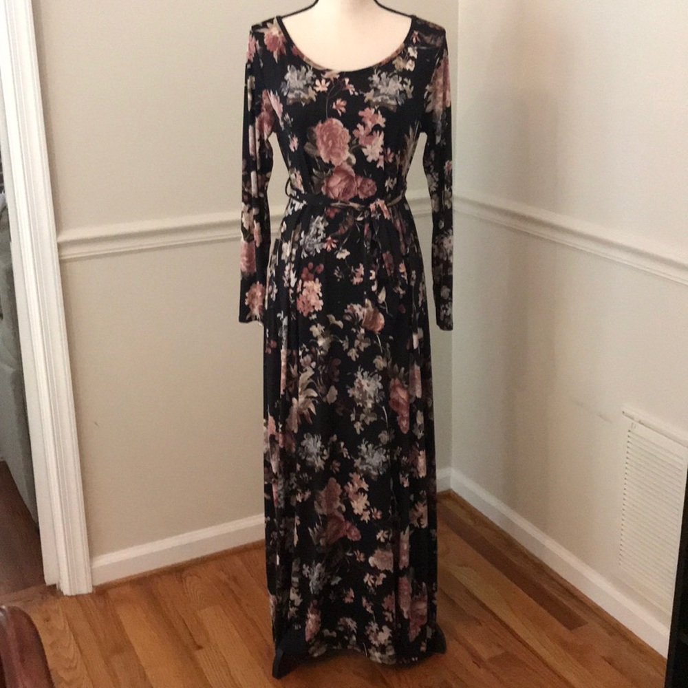 NWOT PinkBlush Maternity Floral Maxi!